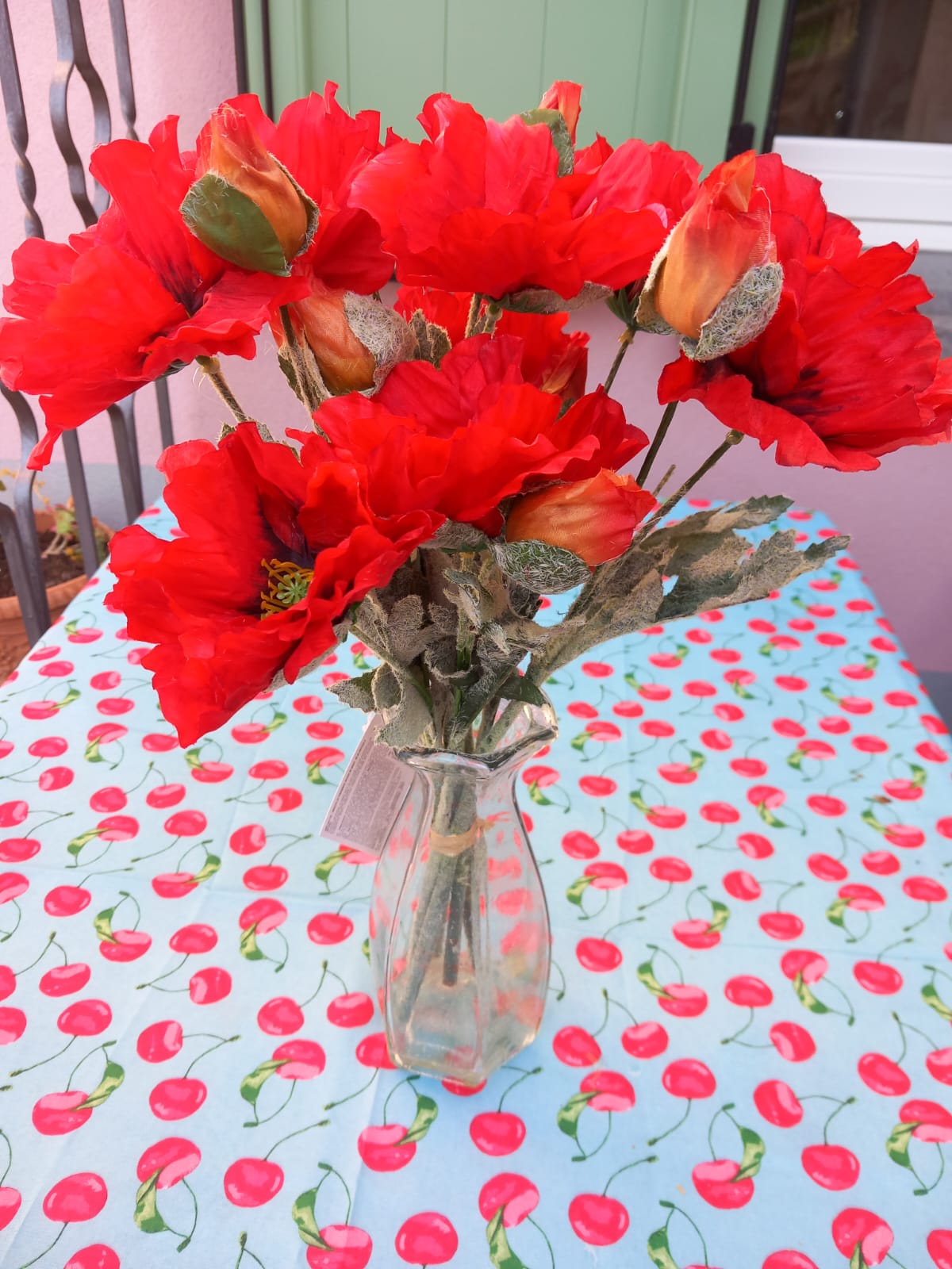 Mazzo di papaveri rosso in vaso