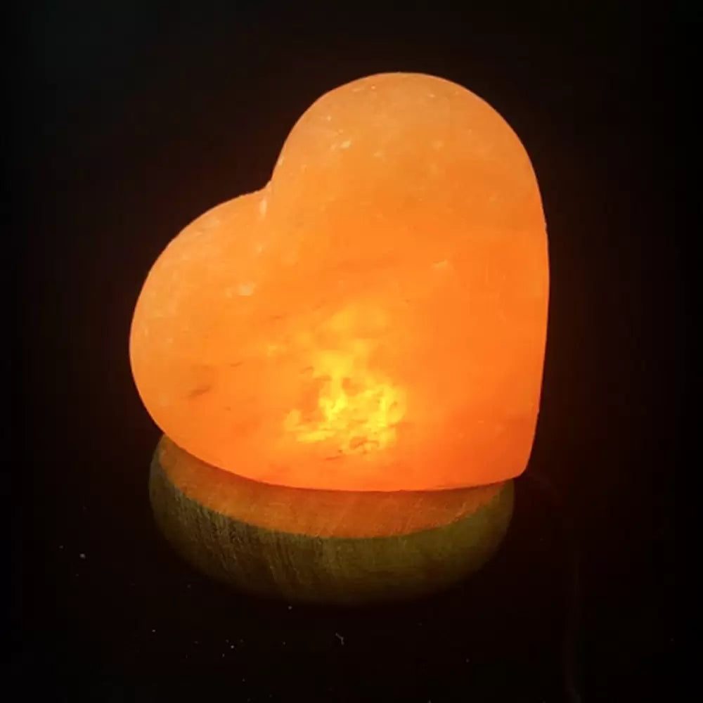 Lampada di Lampada di Sale Himalayano USB Rosa scolpita a forma di Cuore 600 g con luce Led RGB e base in legno